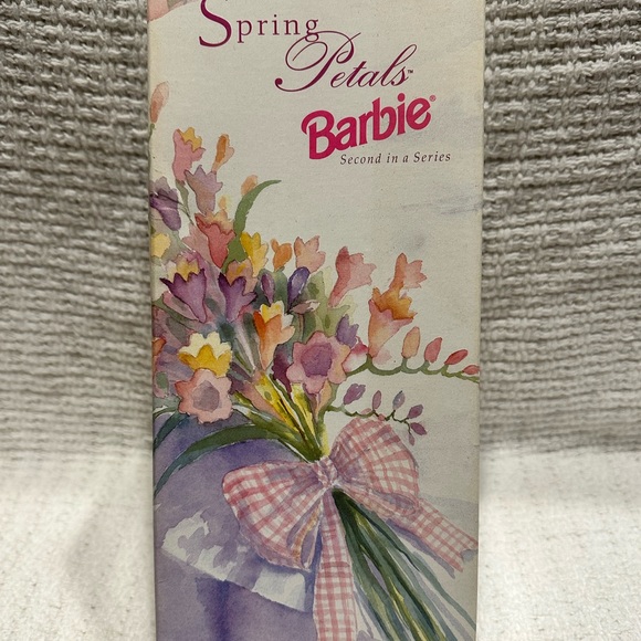 Avon Spring Collection Barbies - Picture 4 of 6